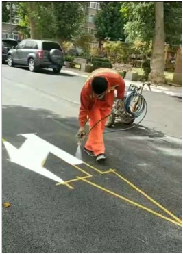 道路施工 路面噴漆